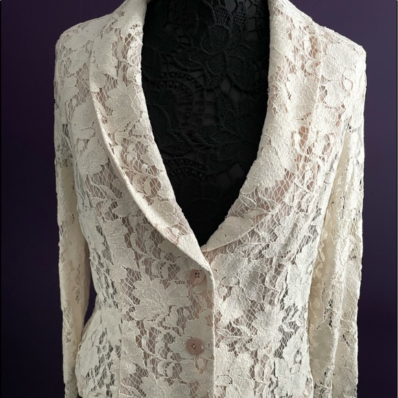 CAbi Jackets & Blazers - Cabi lace jacket 💕